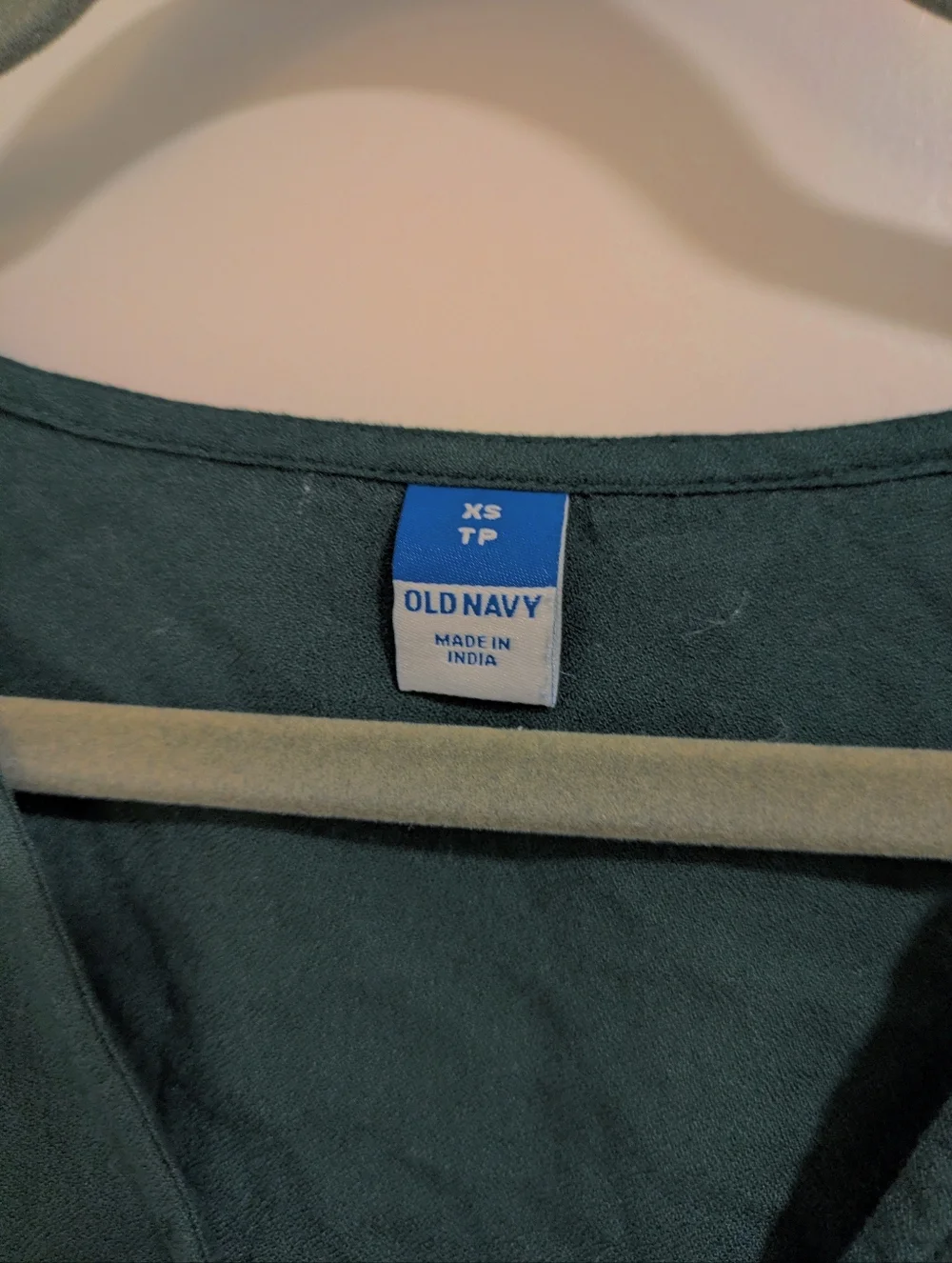 Women's Dark Green Button-Front V-Neck Top - Picture 3 of 4